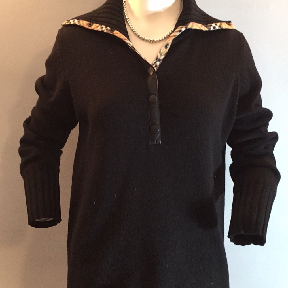 Burberry Black Merino Wool sweater Henley style
